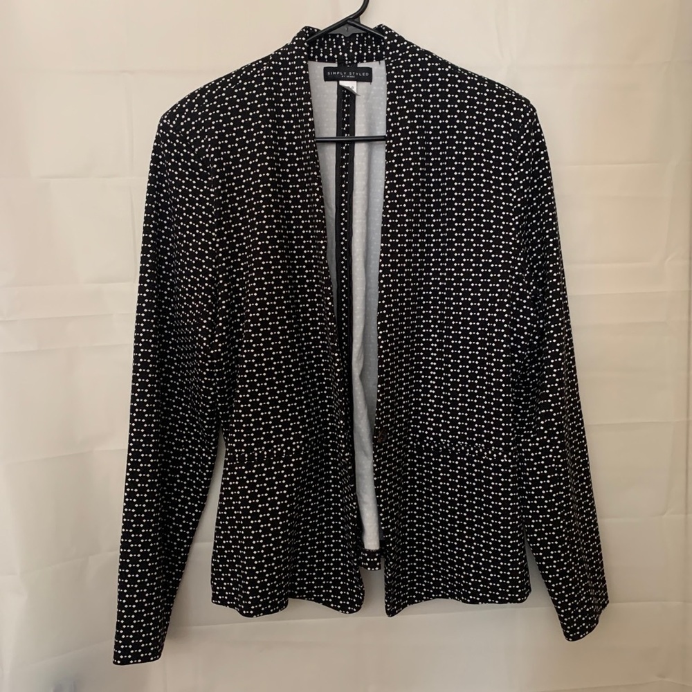 Simply styled by sears black and white, long sleeve blazer, one button size, XL